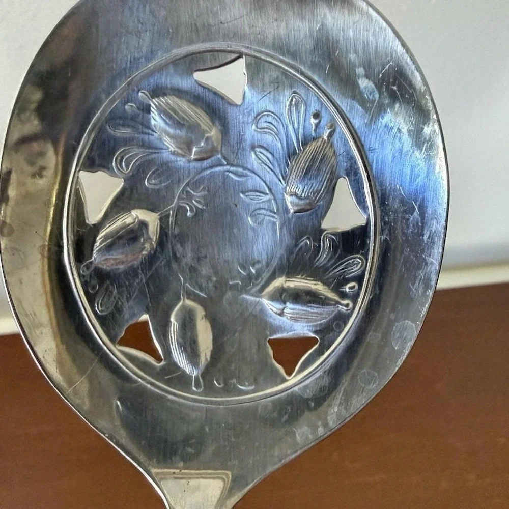Leonard Silver Plate Italy Serving Spoon Slotted w/ Acorns Silverplate 8 1/2 in